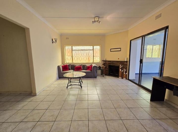 3 Bedroom Property for Sale in Roseacres Gauteng