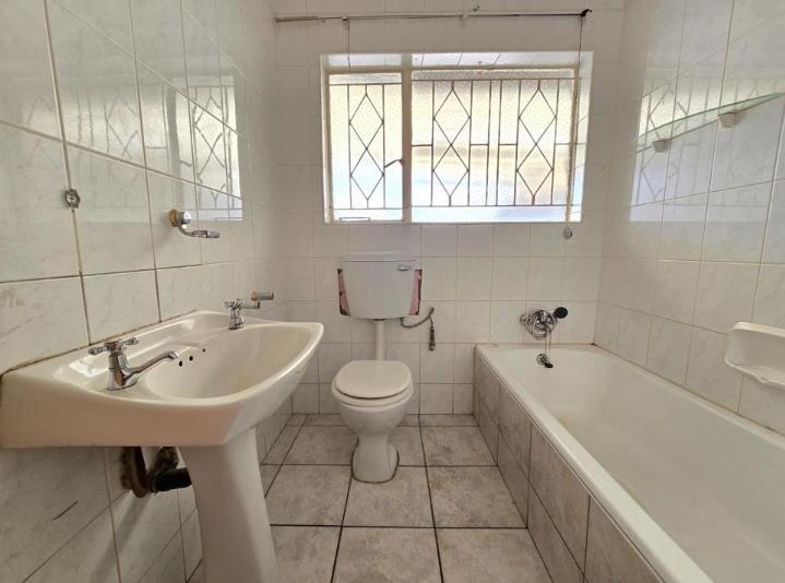 3 Bedroom Property for Sale in Roseacres Gauteng