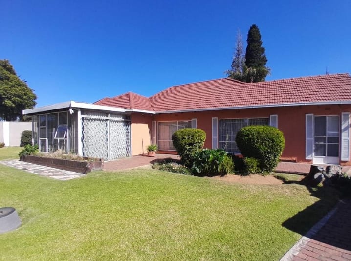 6 Bedroom Property for Sale in Rewlatch Gauteng