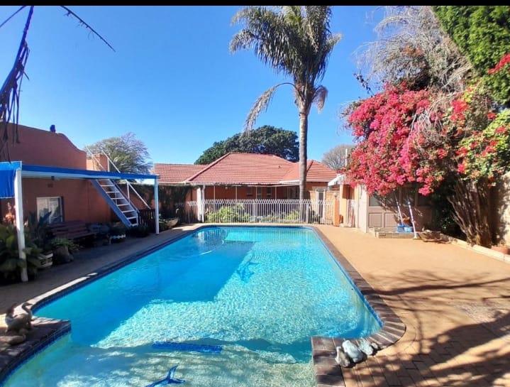6 Bedroom Property for Sale in Rewlatch Gauteng