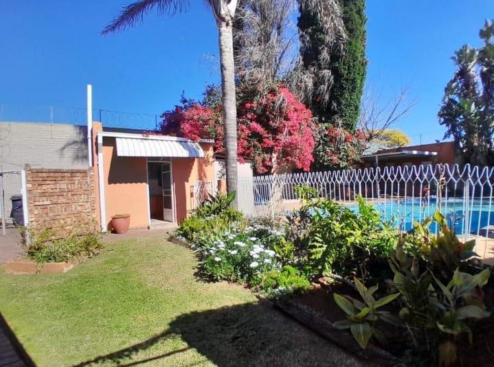 6 Bedroom Property for Sale in Rewlatch Gauteng