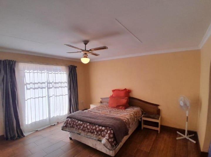 6 Bedroom Property for Sale in Rewlatch Gauteng