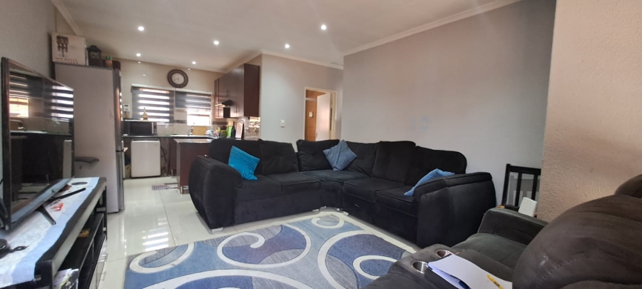 2 Bedroom Property for Sale in Albertsdal Gauteng