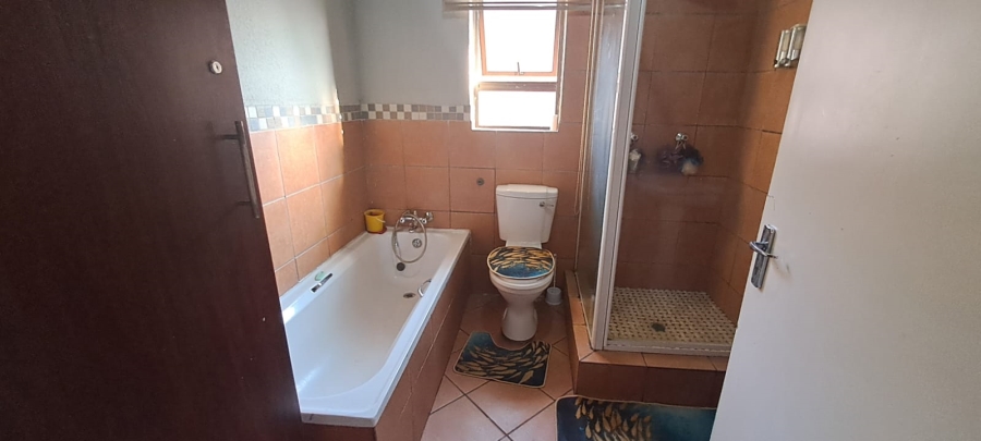2 Bedroom Property for Sale in Albertsdal Gauteng