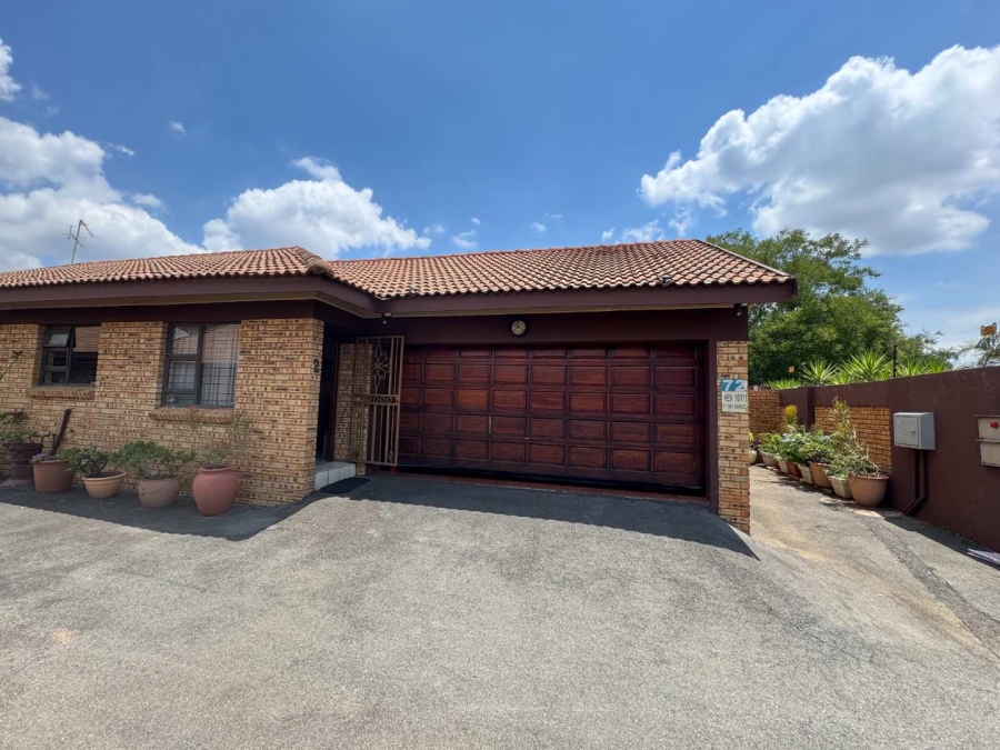 3 Bedroom Property for Sale in New Redruth Gauteng