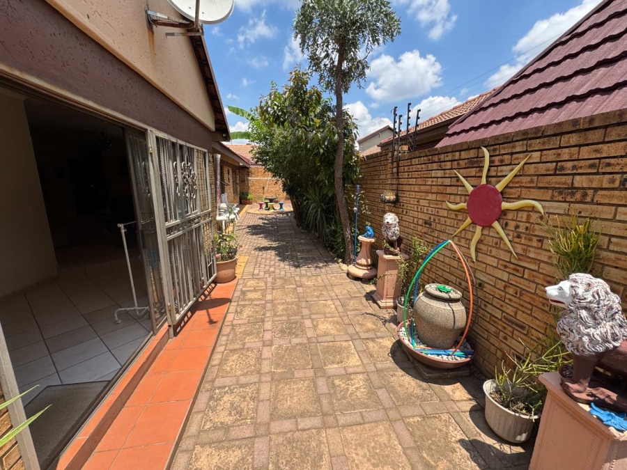 3 Bedroom Property for Sale in New Redruth Gauteng
