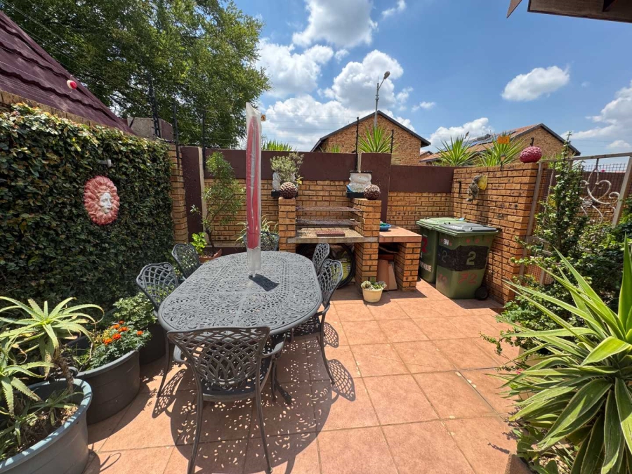 3 Bedroom Property for Sale in New Redruth Gauteng