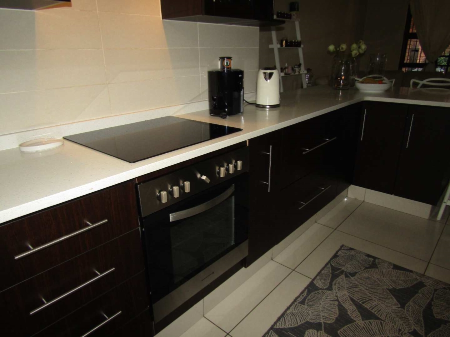 2 Bedroom Property for Sale in Ravenswood Gauteng