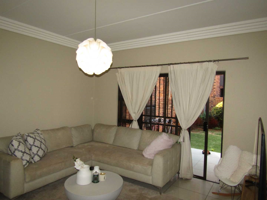2 Bedroom Property for Sale in Ravenswood Gauteng