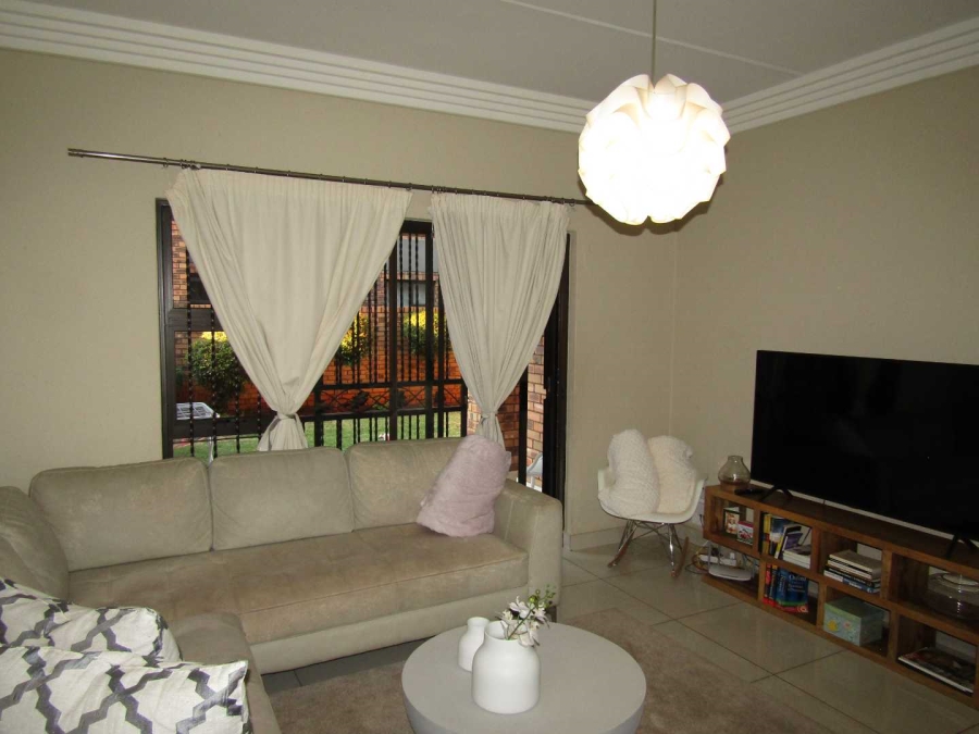 2 Bedroom Property for Sale in Ravenswood Gauteng
