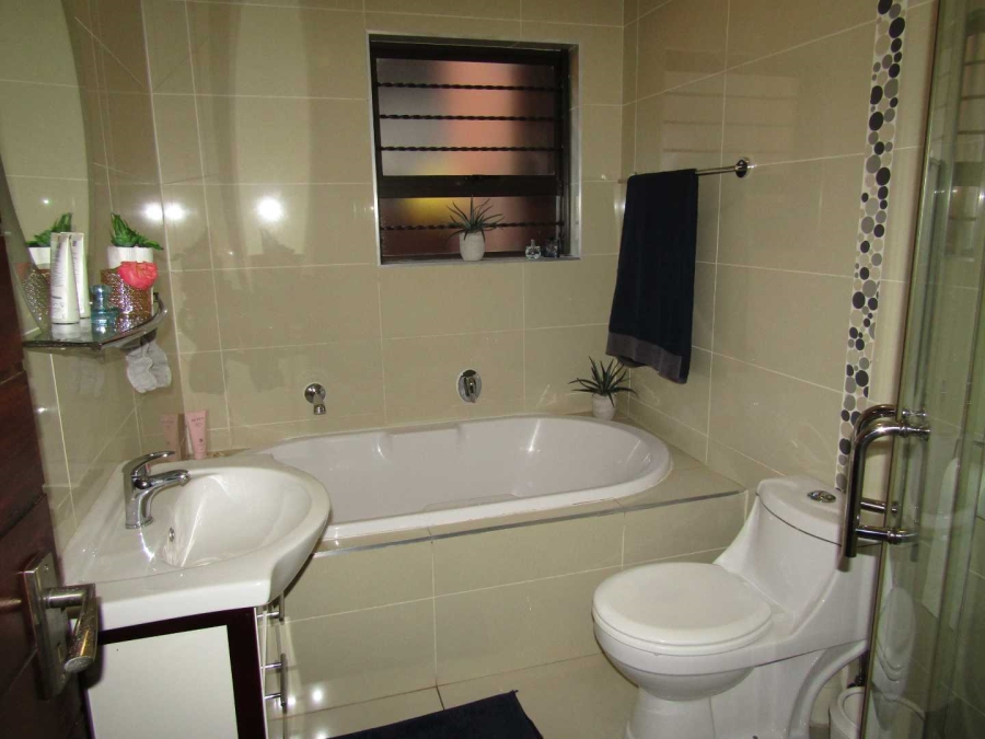 2 Bedroom Property for Sale in Ravenswood Gauteng