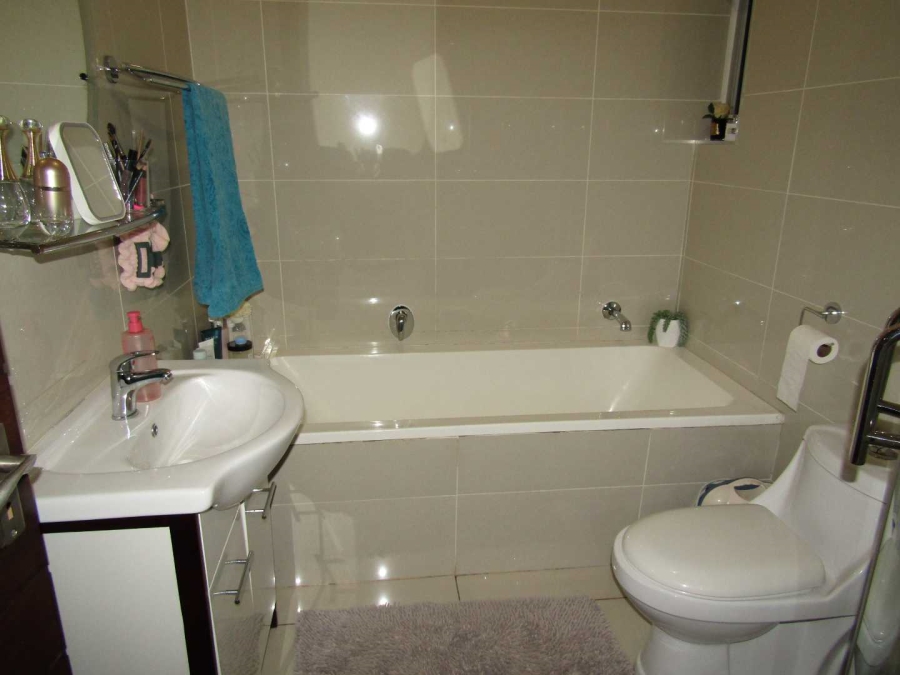 2 Bedroom Property for Sale in Ravenswood Gauteng