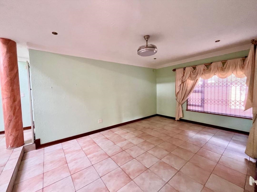 5 Bedroom Property for Sale in Sunward Park Gauteng