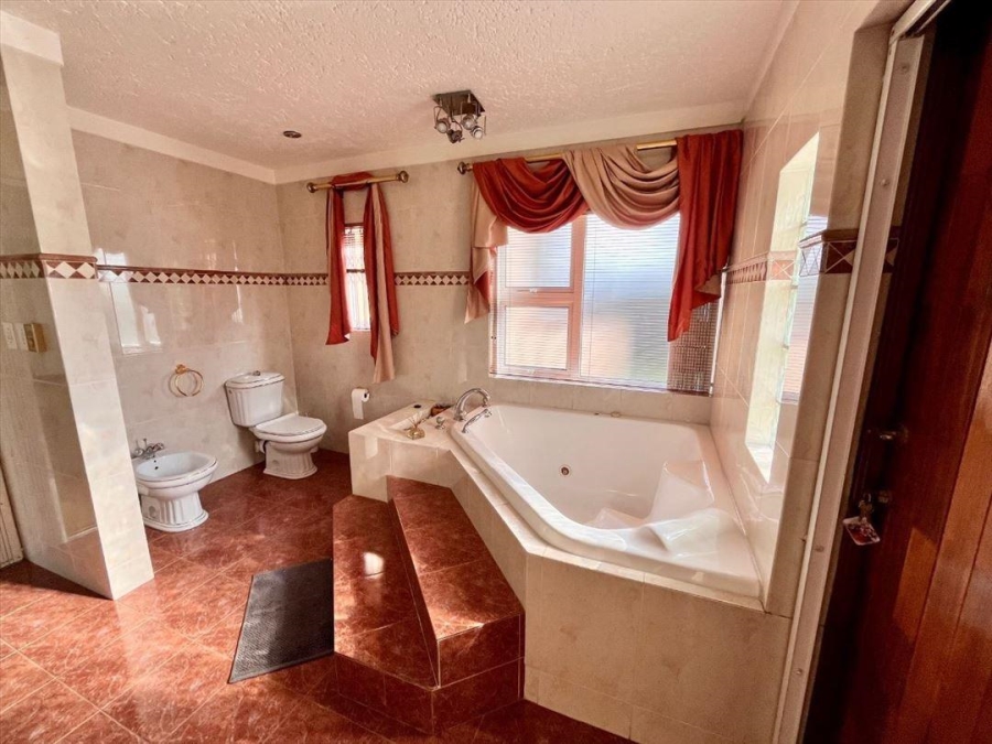 5 Bedroom Property for Sale in Sunward Park Gauteng