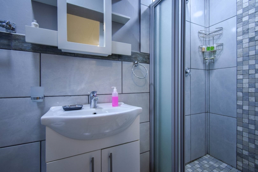 1 Bedroom Property for Sale in Garsfontein Gauteng