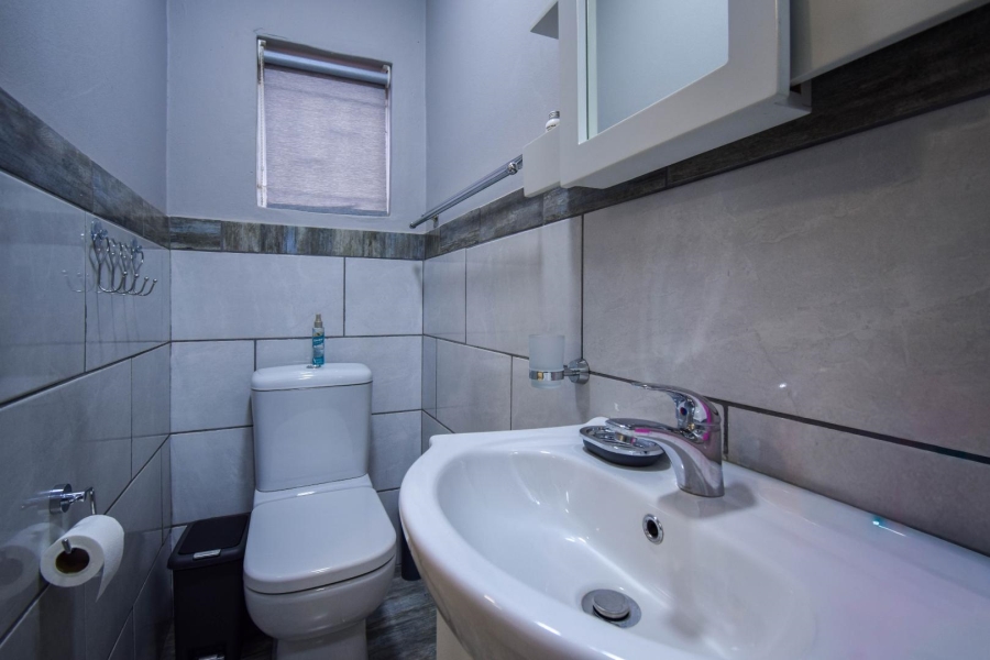 1 Bedroom Property for Sale in Garsfontein Gauteng