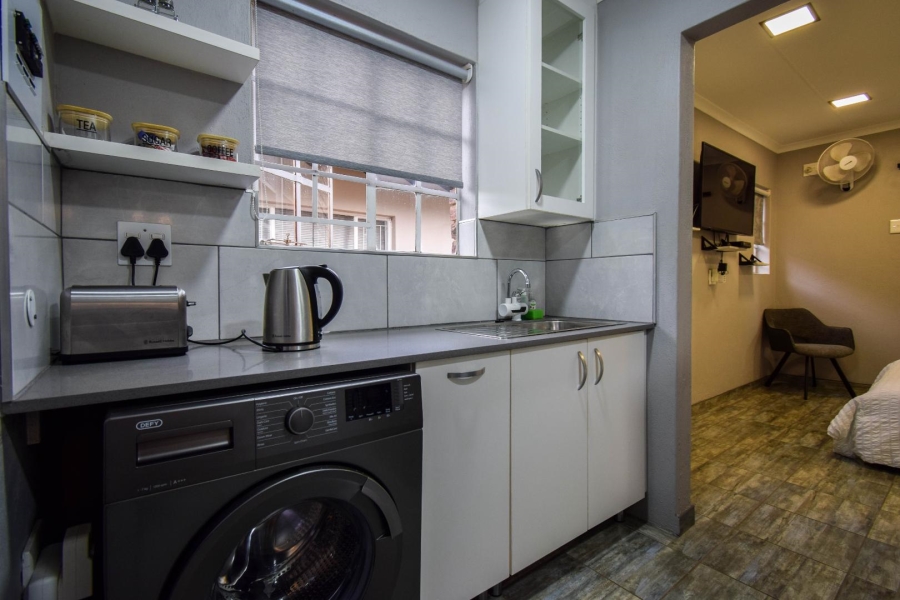 1 Bedroom Property for Sale in Garsfontein Gauteng