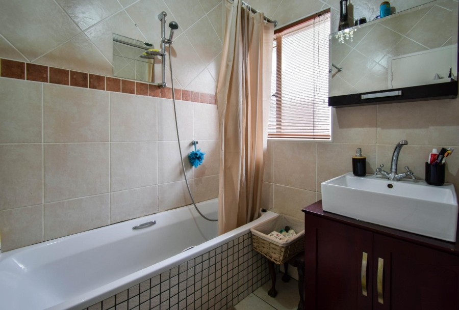 2 Bedroom Property for Sale in Garsfontein Gauteng