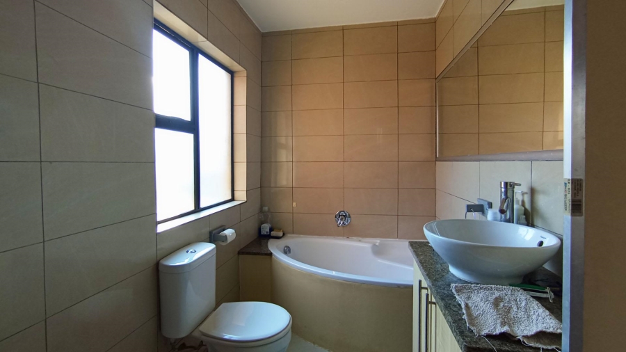 2 Bedroom Property for Sale in Rooihuiskraal North Gauteng