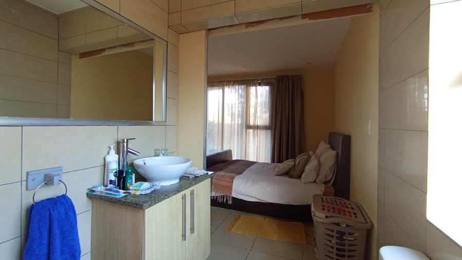 2 Bedroom Property for Sale in Rooihuiskraal North Gauteng