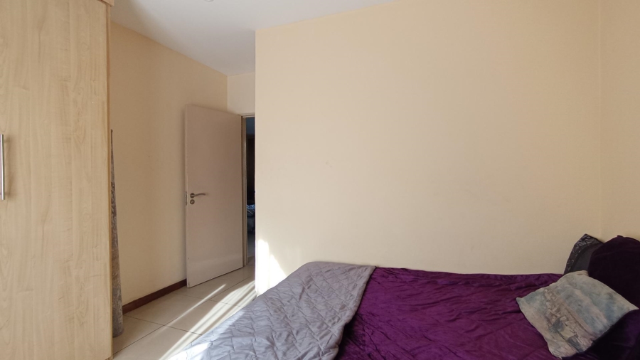 2 Bedroom Property for Sale in Rooihuiskraal North Gauteng