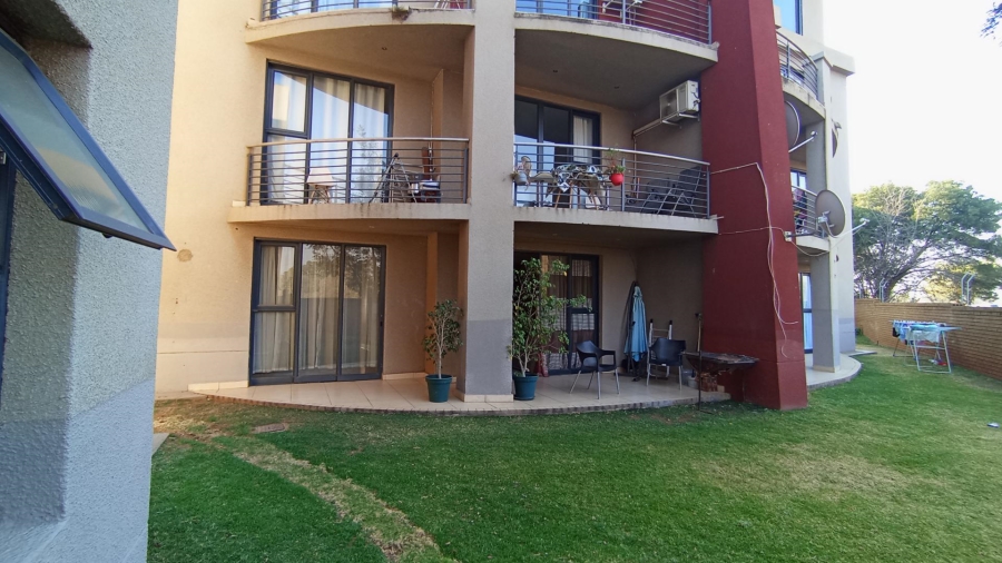 2 Bedroom Property for Sale in Rooihuiskraal North Gauteng