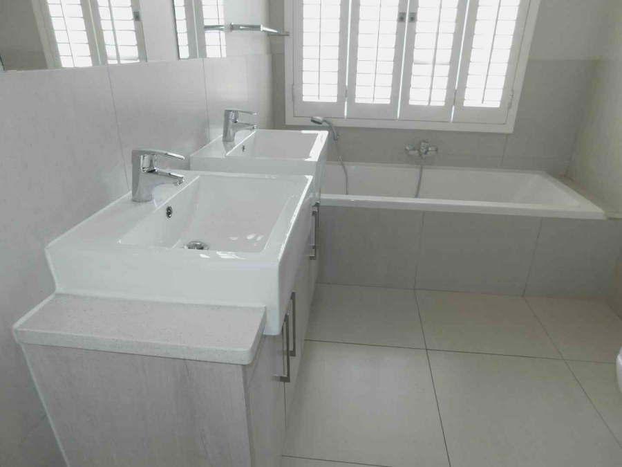 To Let 2 Bedroom Property for Rent in Bryanston Gauteng