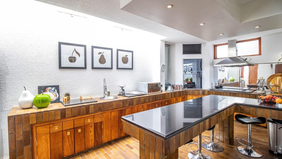 6 Bedroom Property for Sale in Hyde Park Gauteng