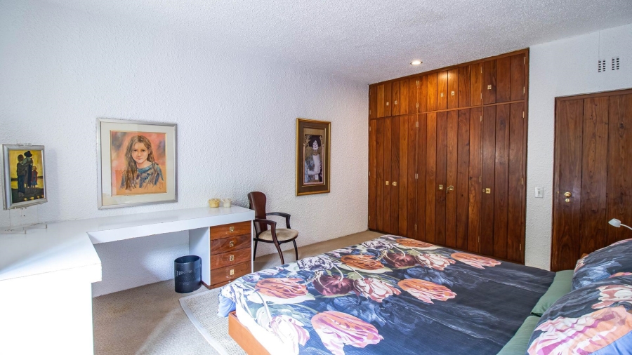 6 Bedroom Property for Sale in Hyde Park Gauteng