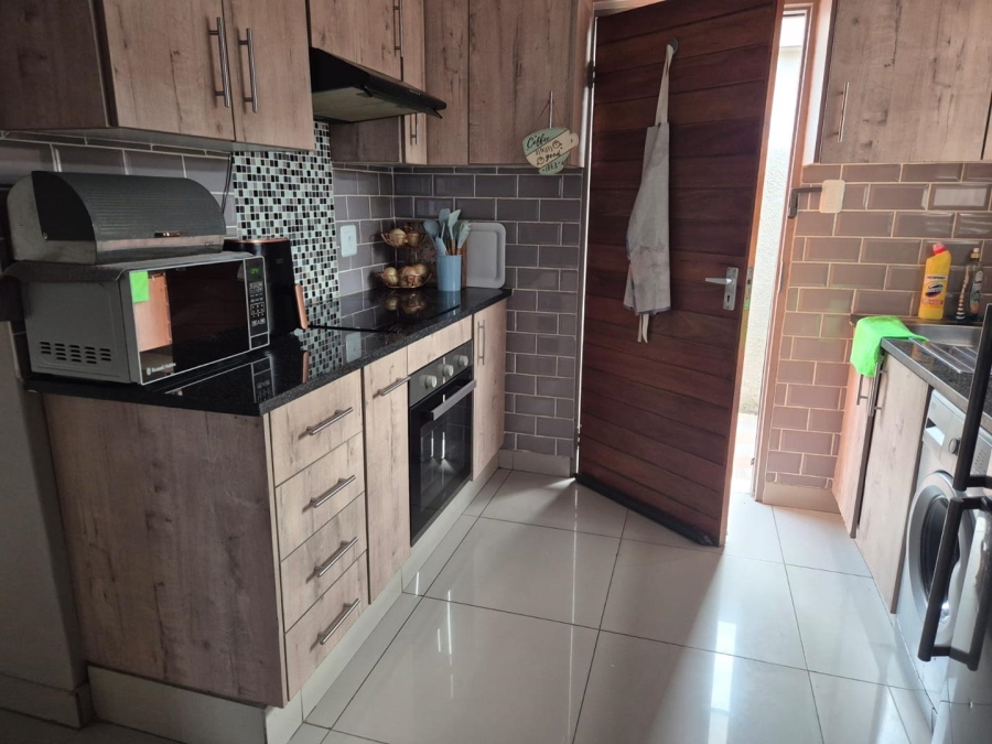3 Bedroom Property for Sale in Clayville Gauteng