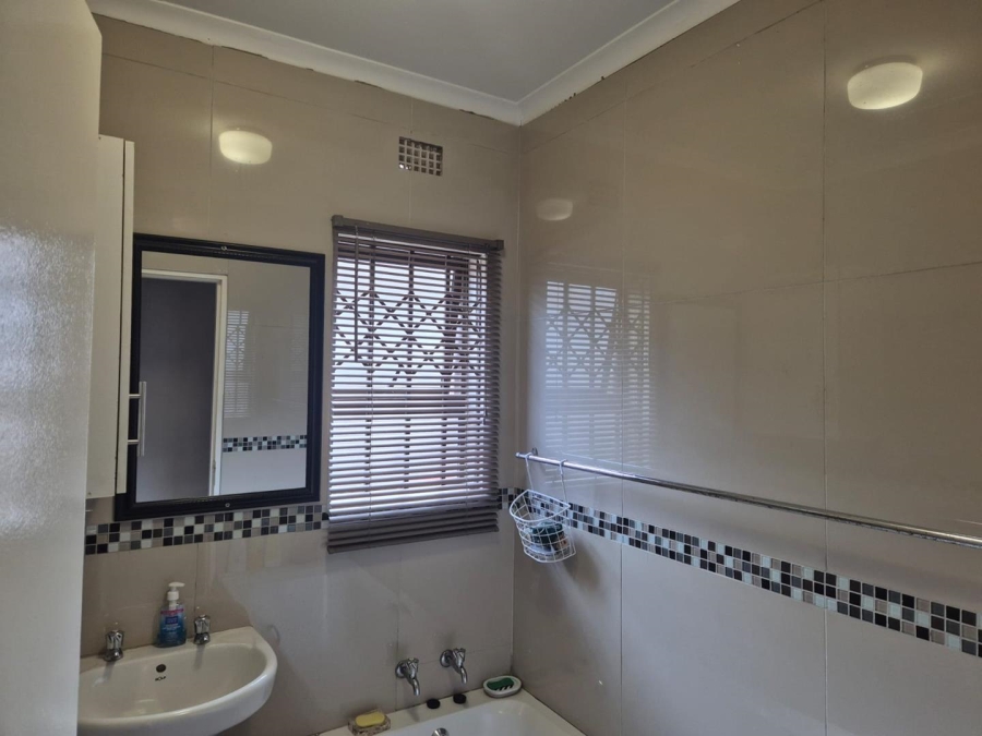 3 Bedroom Property for Sale in Clayville Gauteng