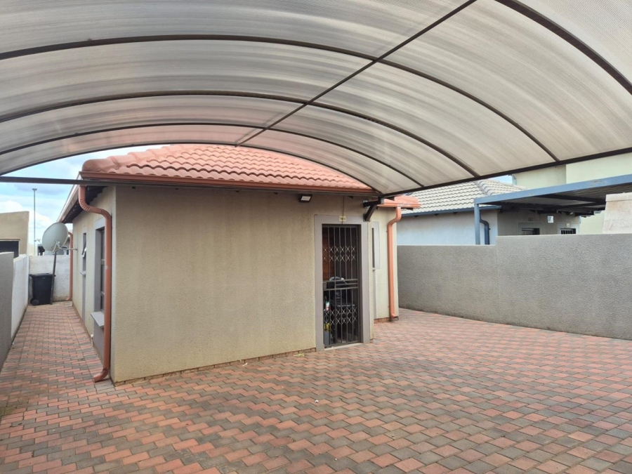 3 Bedroom Property for Sale in Clayville Gauteng