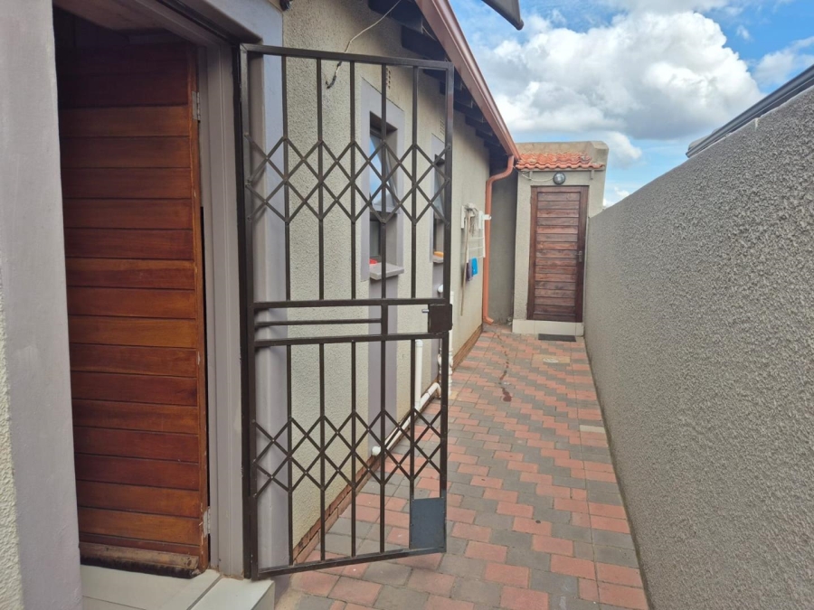 3 Bedroom Property for Sale in Clayville Gauteng