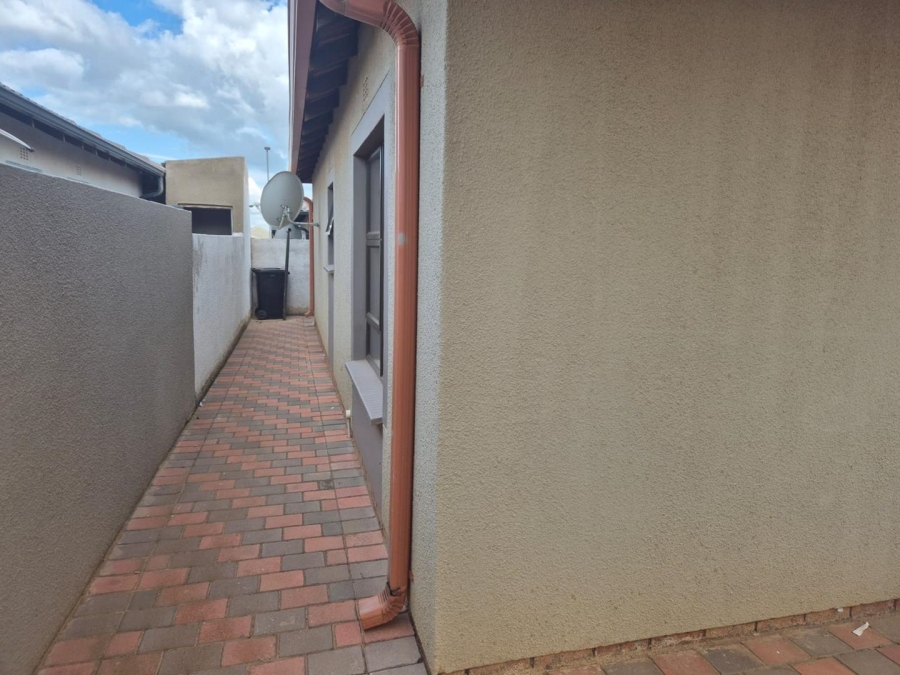 3 Bedroom Property for Sale in Clayville Gauteng