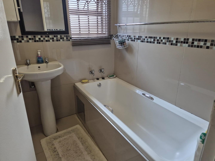 3 Bedroom Property for Sale in Clayville Gauteng