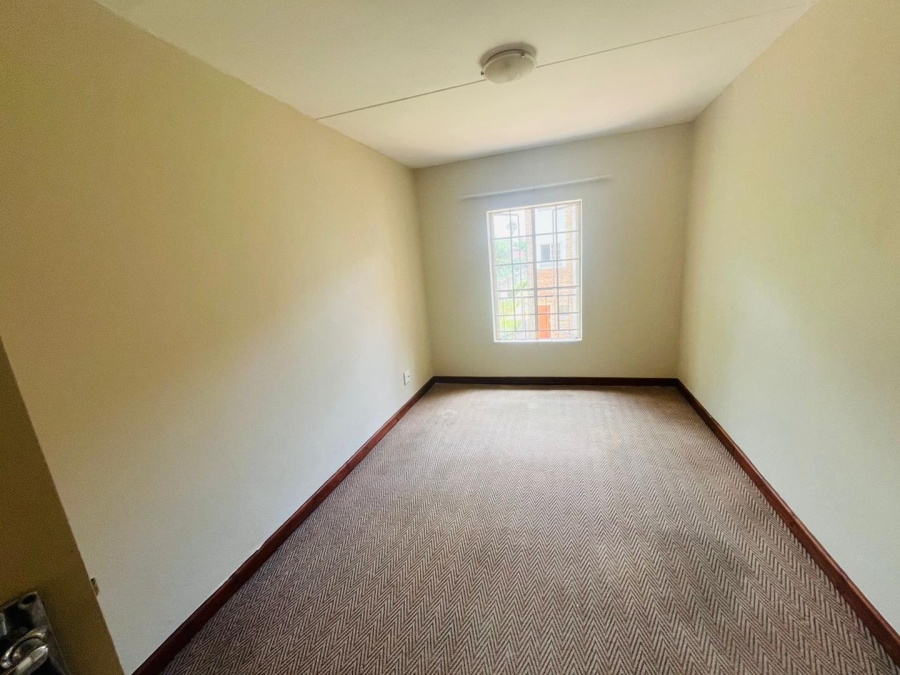 1 Bedroom Property for Sale in Silver Lakes Gauteng