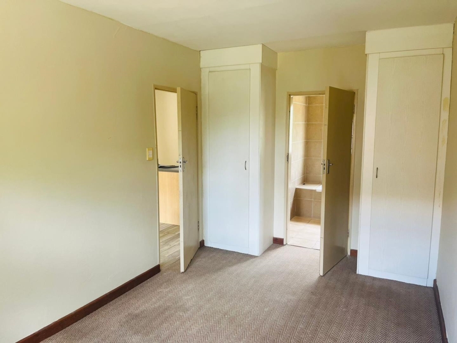 1 Bedroom Property for Sale in Silver Lakes Gauteng