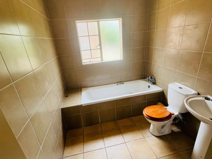 1 Bedroom Property for Sale in Silver Lakes Gauteng