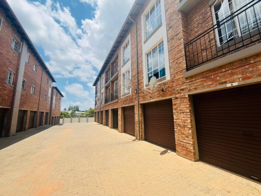 1 Bedroom Property for Sale in Silver Lakes Gauteng