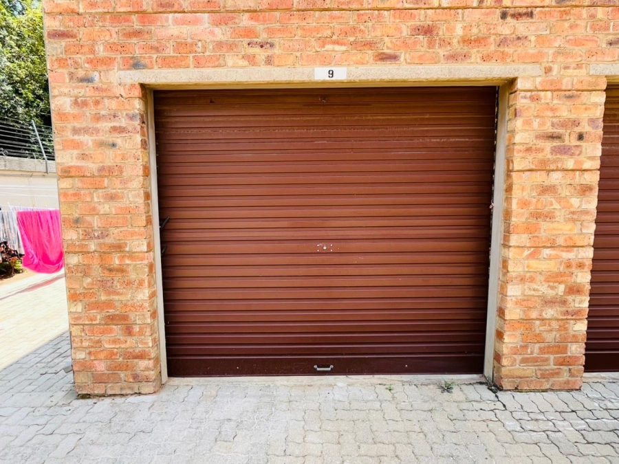 1 Bedroom Property for Sale in Silver Lakes Gauteng