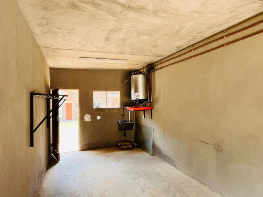 1 Bedroom Property for Sale in Silver Lakes Gauteng