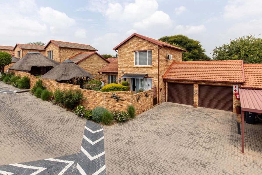 3 Bedroom Property for Sale in Wilgeheuwel Gauteng