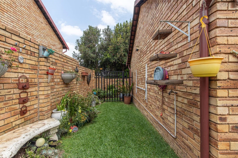 3 Bedroom Property for Sale in Wilgeheuwel Gauteng