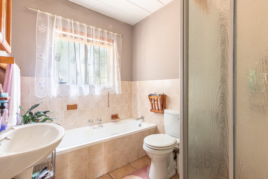 3 Bedroom Property for Sale in Wilgeheuwel Gauteng