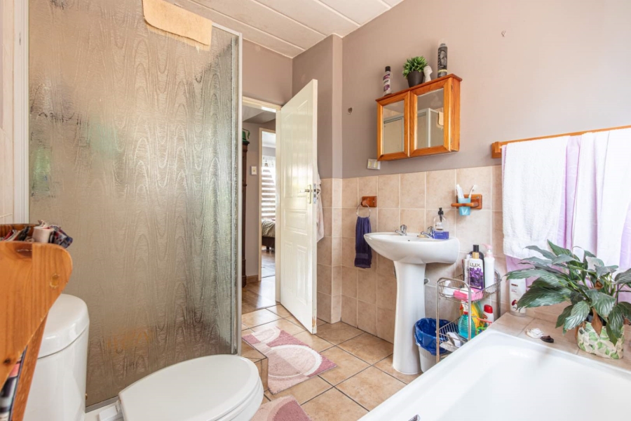 3 Bedroom Property for Sale in Wilgeheuwel Gauteng