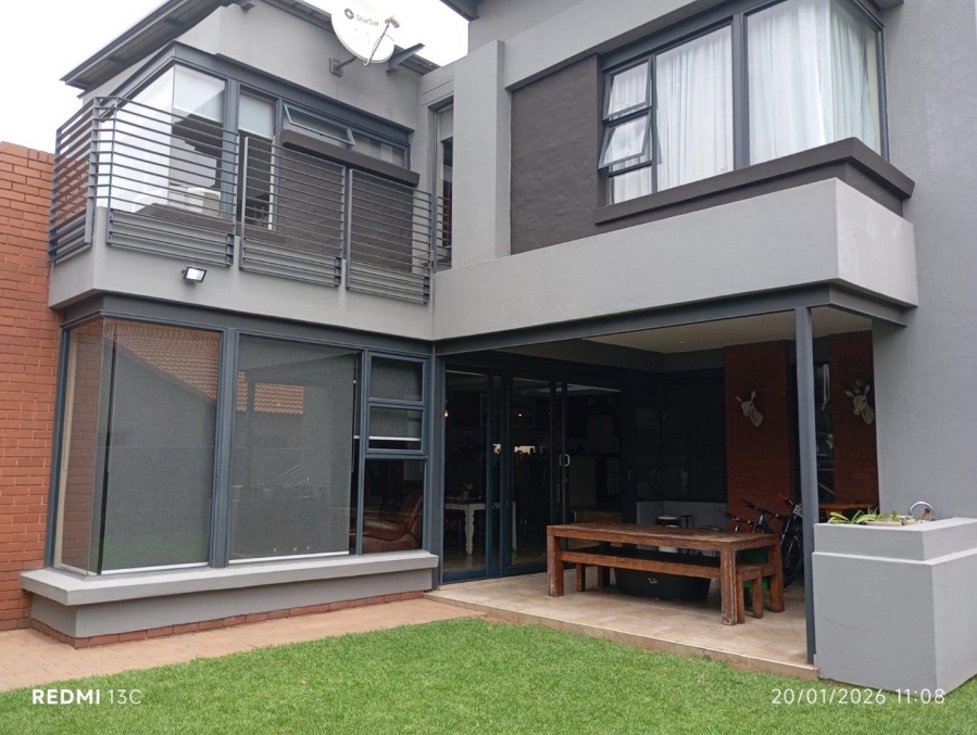 4 Bedroom Property for Sale in Glen Eagle Estate Gauteng