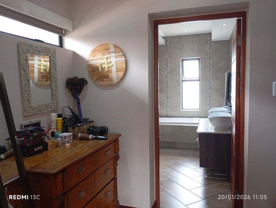 4 Bedroom Property for Sale in Glen Eagle Estate Gauteng