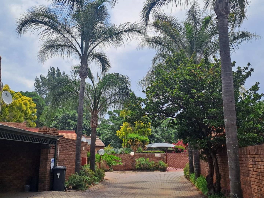 3 Bedroom Property for Sale in Die Hoewes Gauteng