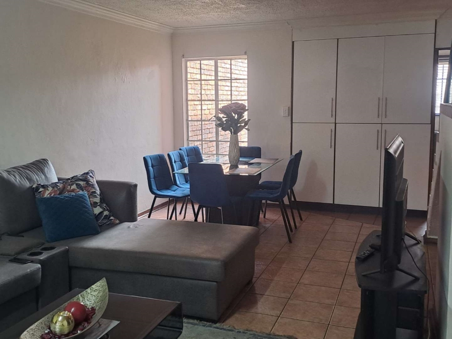 3 Bedroom Property for Sale in Die Hoewes Gauteng