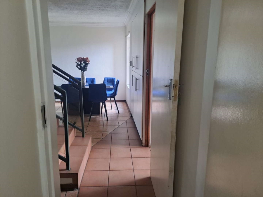 3 Bedroom Property for Sale in Die Hoewes Gauteng